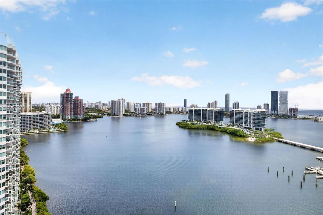 Activo con contrato: $1,525,000 (3 camas, 3 baños, 2390 Pies cuadrados)