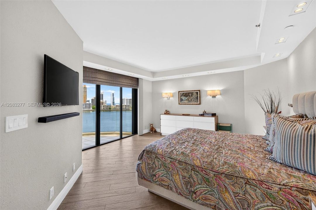For Sale: $895,000 (2 beds, 2 baths, 1910 Square Feet)