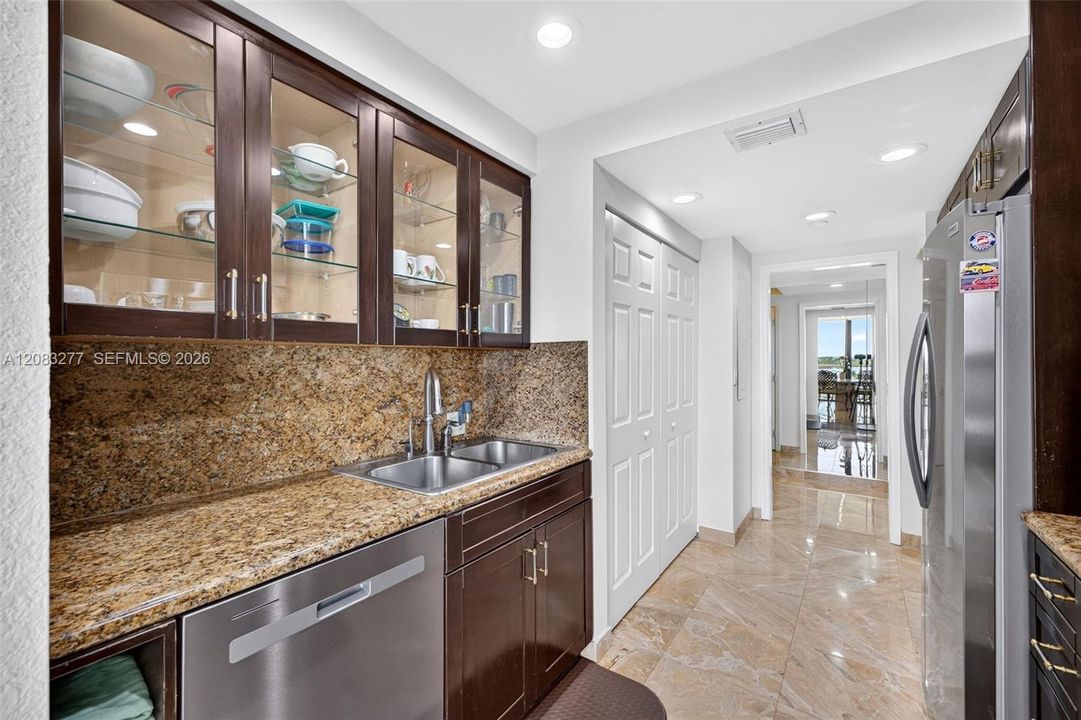 For Sale: $895,000 (2 beds, 2 baths, 1910 Square Feet)