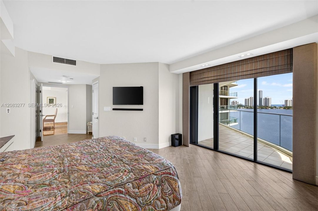 For Sale: $895,000 (2 beds, 2 baths, 1910 Square Feet)
