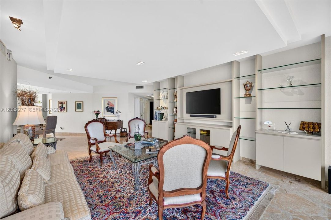 For Sale: $895,000 (2 beds, 2 baths, 1910 Square Feet)
