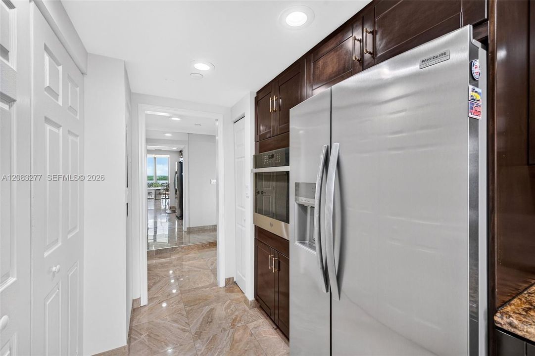 For Sale: $895,000 (2 beds, 2 baths, 1910 Square Feet)