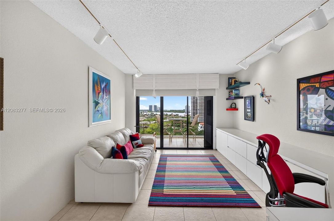 For Sale: $895,000 (2 beds, 2 baths, 1910 Square Feet)