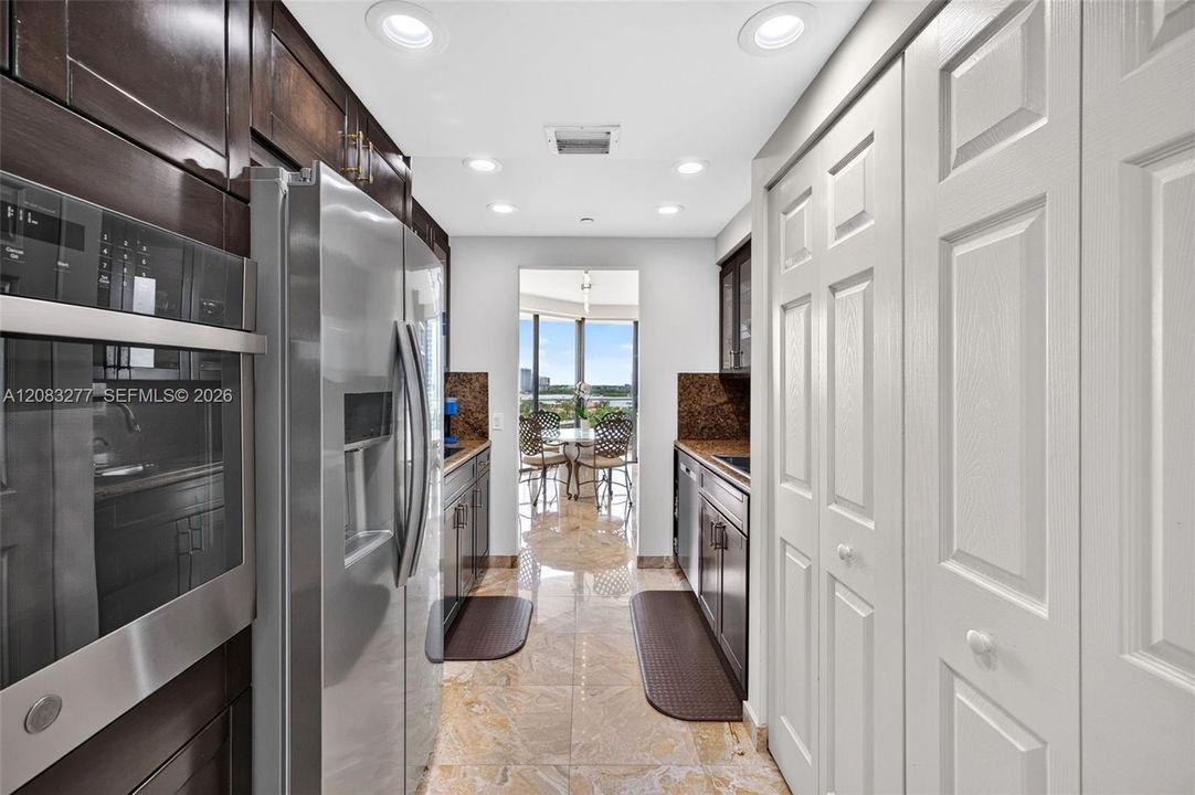 For Sale: $895,000 (2 beds, 2 baths, 1910 Square Feet)