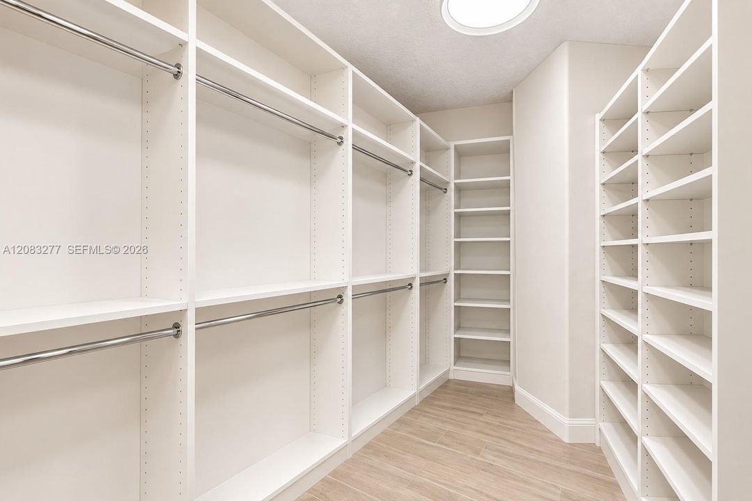 For Sale: $895,000 (2 beds, 2 baths, 1910 Square Feet)