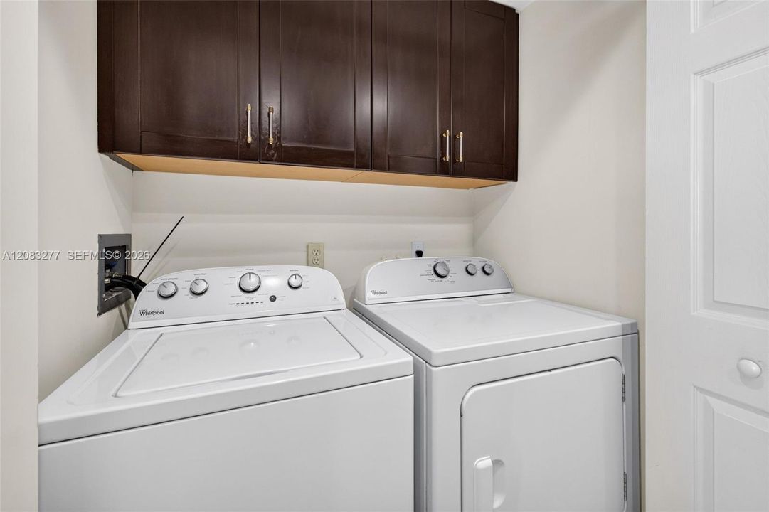 For Sale: $895,000 (2 beds, 2 baths, 1910 Square Feet)