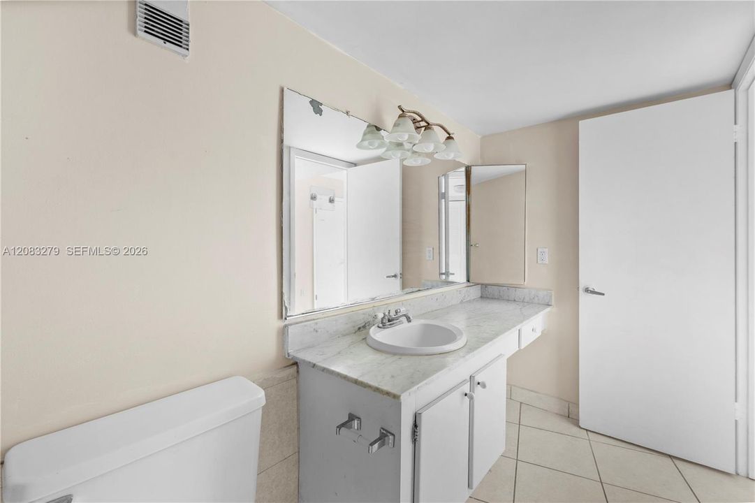 En Venta: $277,000 (2 camas, 2 baños, 1257 Pies cuadrados)