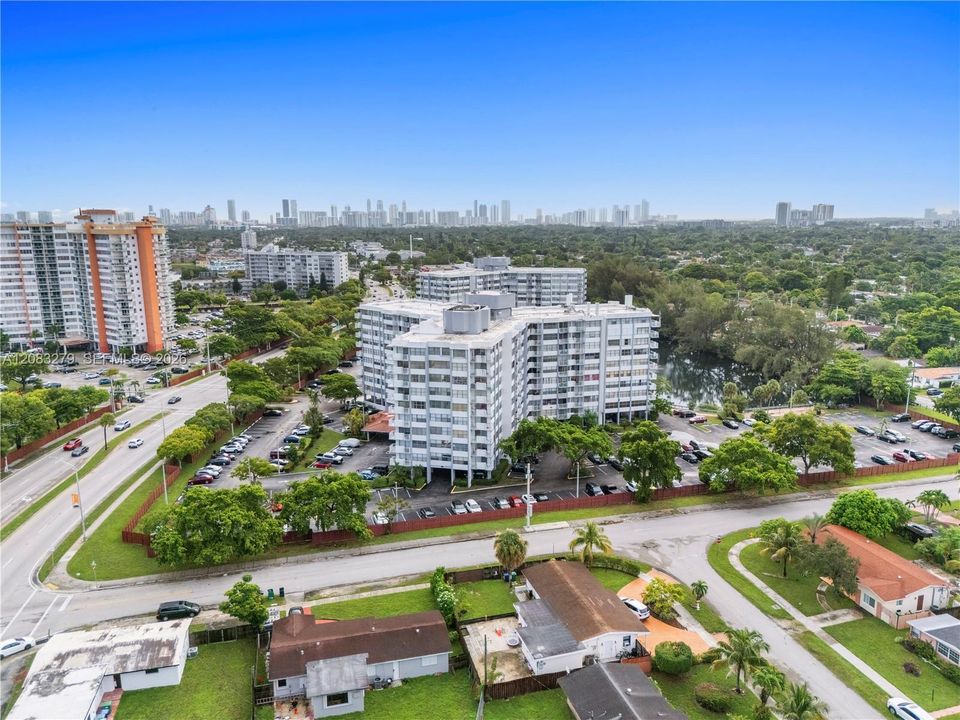 En Venta: $277,000 (2 camas, 2 baños, 1257 Pies cuadrados)