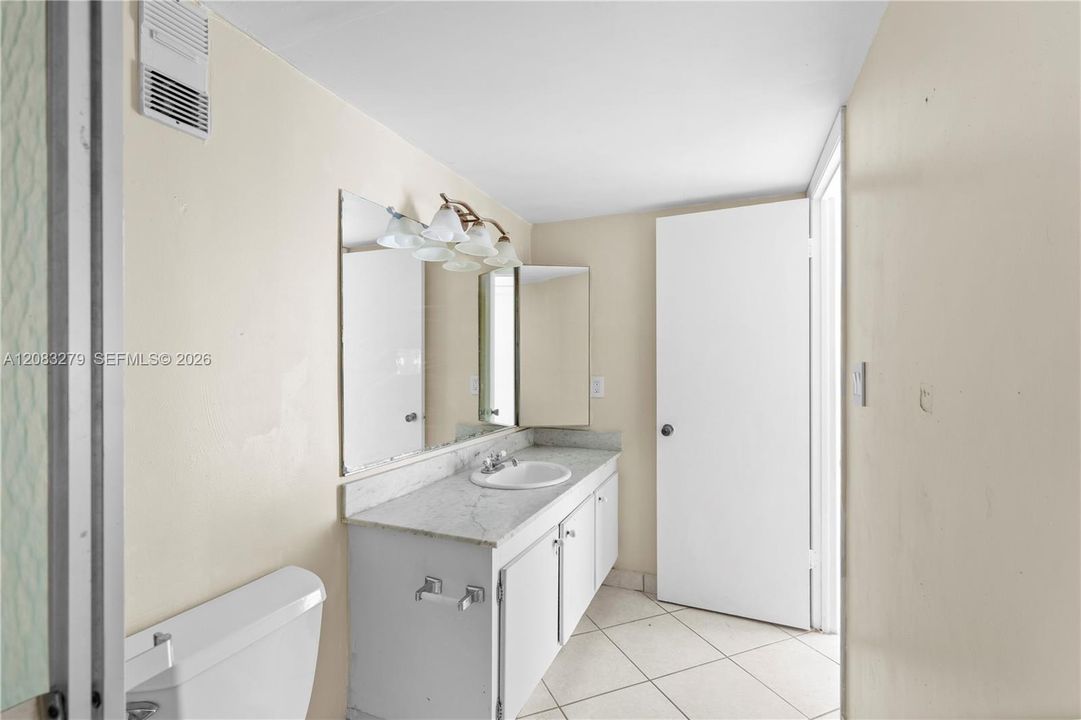 En Venta: $277,000 (2 camas, 2 baños, 1257 Pies cuadrados)