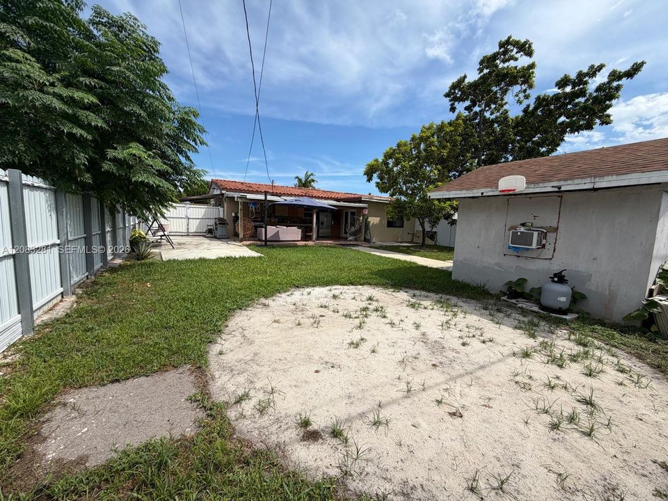 For Sale: $649,999 (3 beds, 2 baths, 1242 Square Feet)