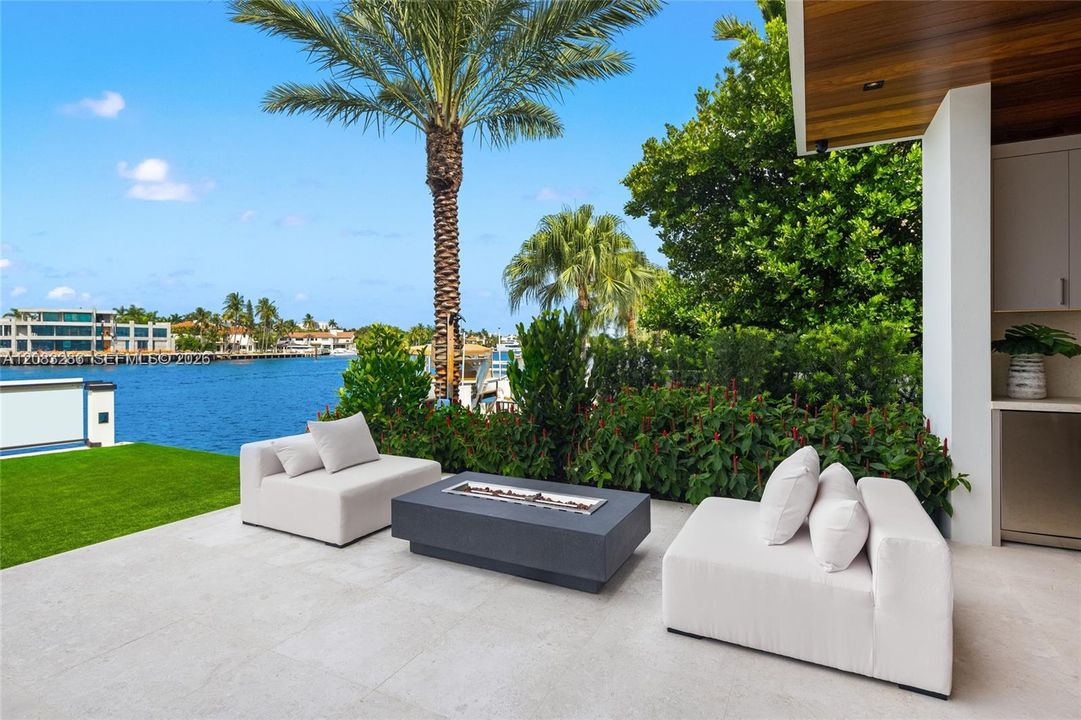 For Sale: $34,950,000 (7 beds, 11 baths, 10054 Square Feet)