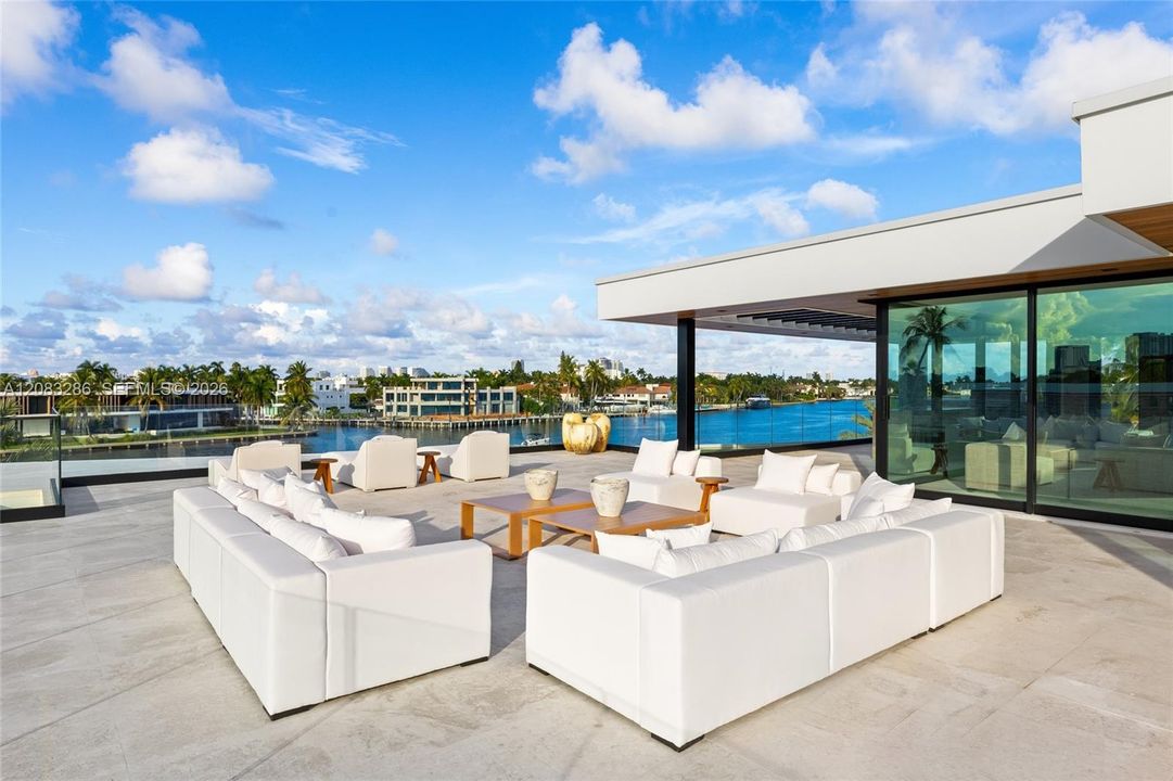 For Sale: $34,950,000 (7 beds, 11 baths, 10054 Square Feet)