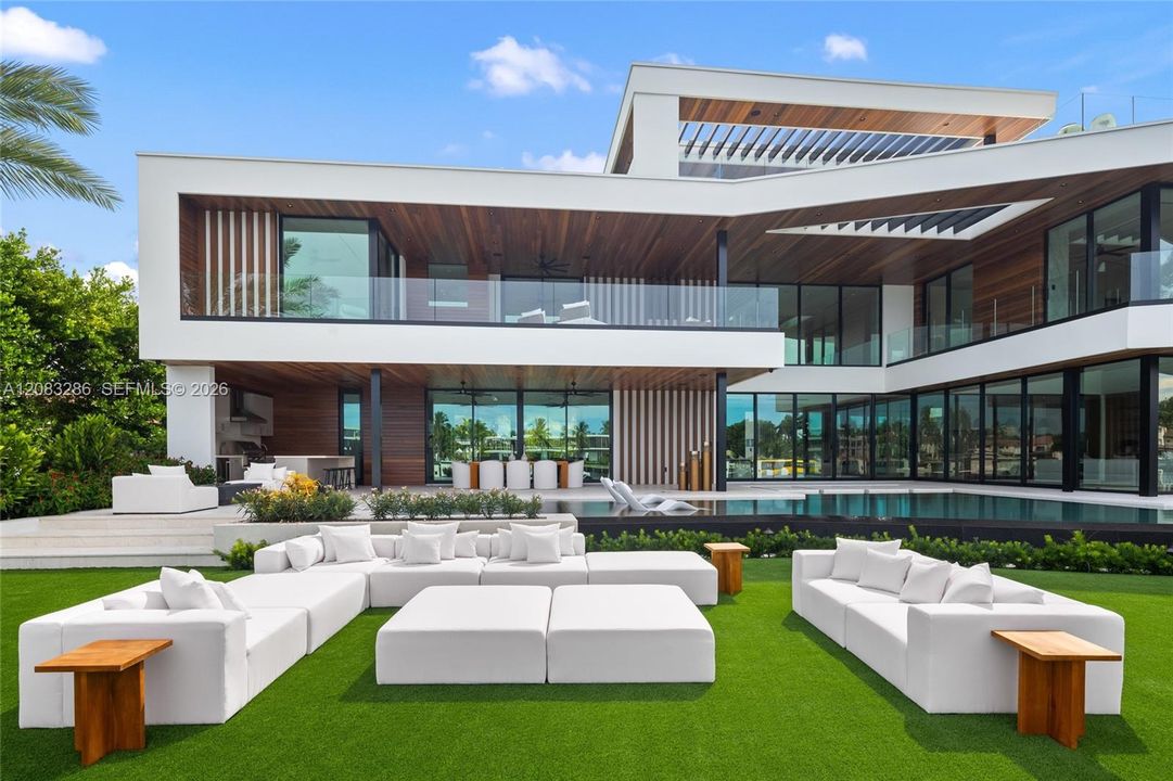 For Sale: $34,950,000 (7 beds, 11 baths, 10054 Square Feet)