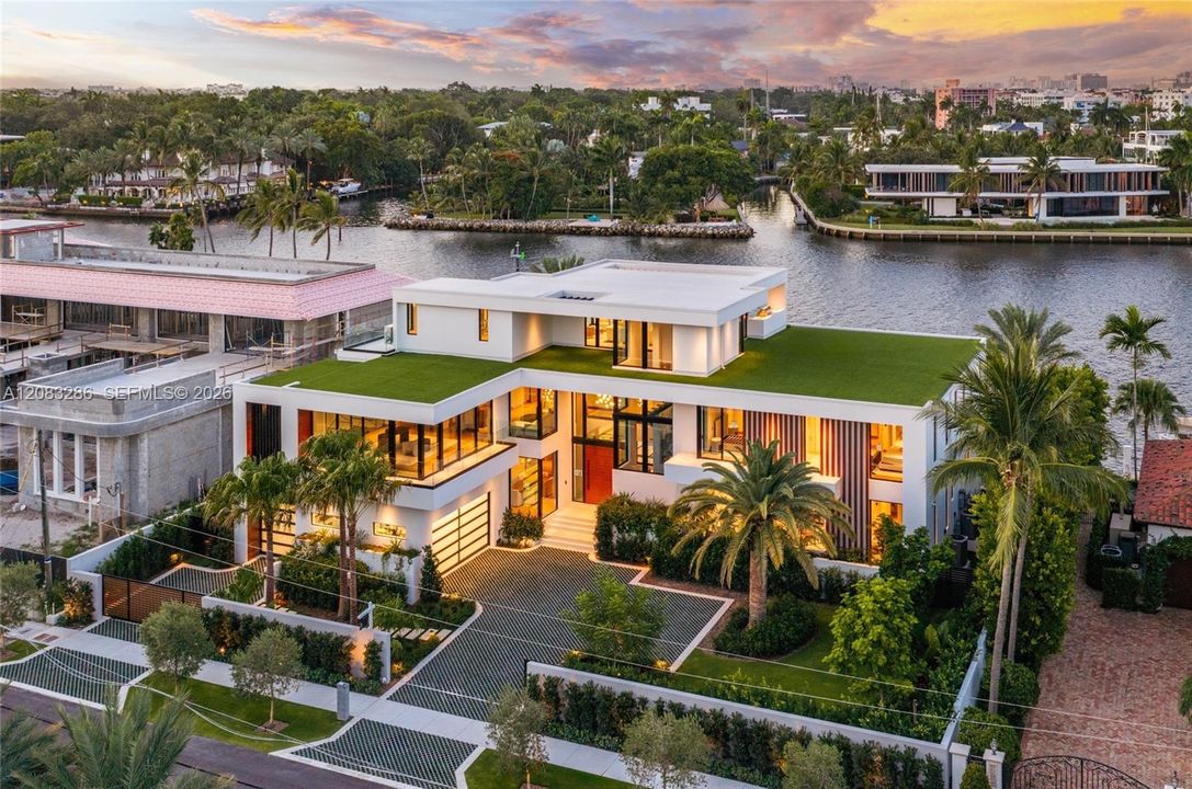 For Sale: $34,950,000 (7 beds, 11 baths, 10054 Square Feet)