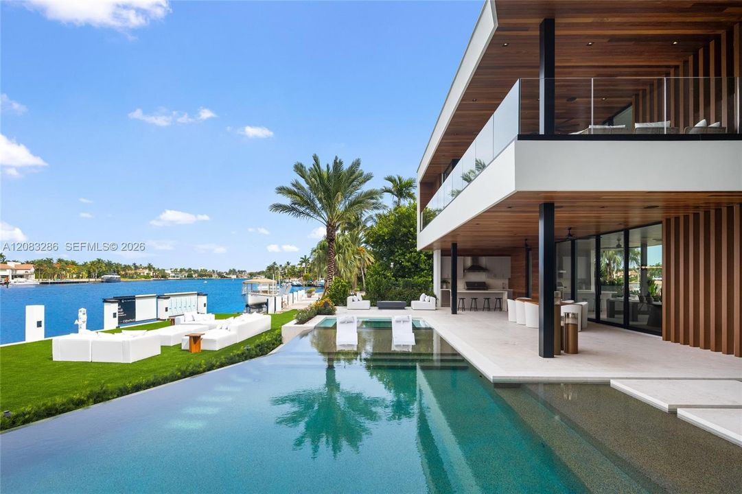 For Sale: $34,950,000 (7 beds, 11 baths, 10054 Square Feet)