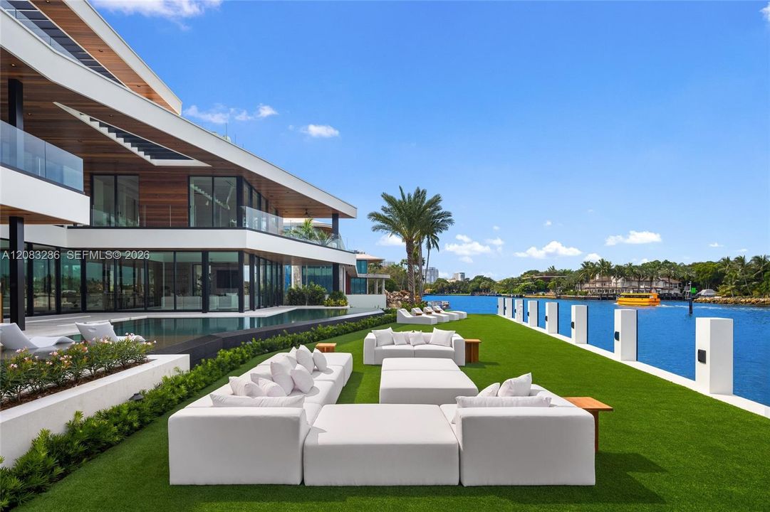 For Sale: $34,950,000 (7 beds, 11 baths, 10054 Square Feet)