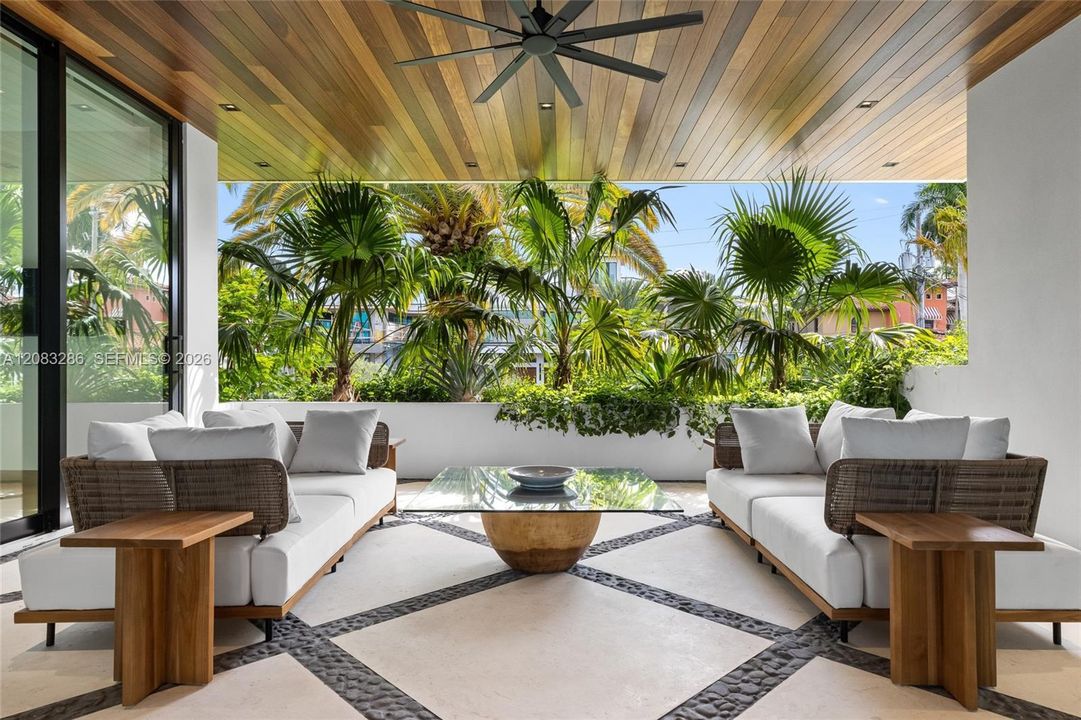 For Sale: $34,950,000 (7 beds, 11 baths, 10054 Square Feet)
