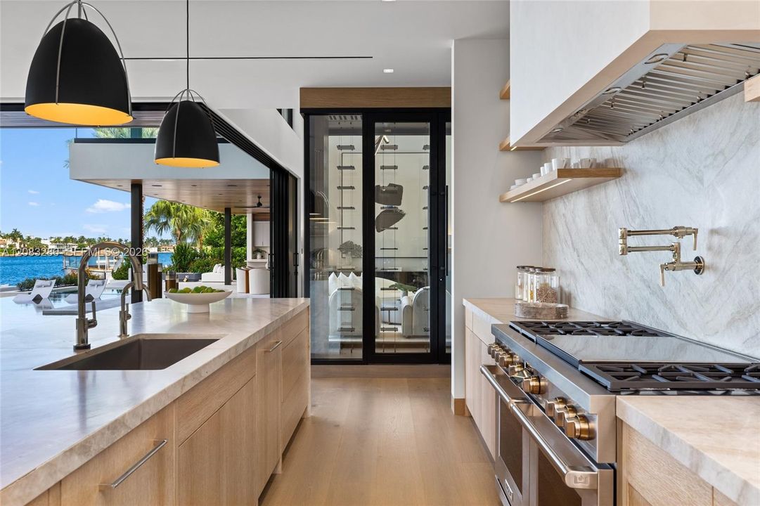 For Sale: $34,950,000 (7 beds, 11 baths, 10054 Square Feet)