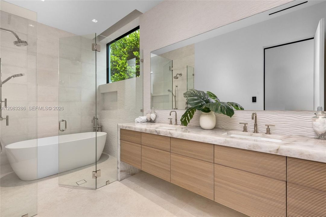 For Sale: $34,950,000 (7 beds, 11 baths, 10054 Square Feet)