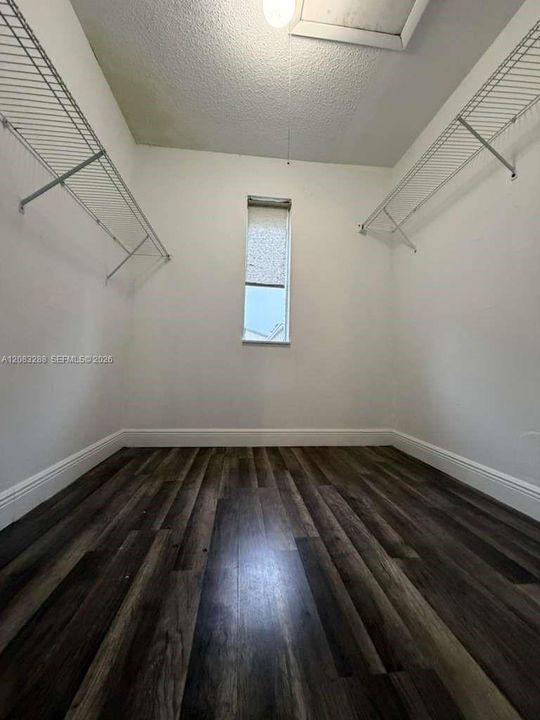 For Rent: $2,400 (3 beds, 2 baths, 1080 Square Feet)