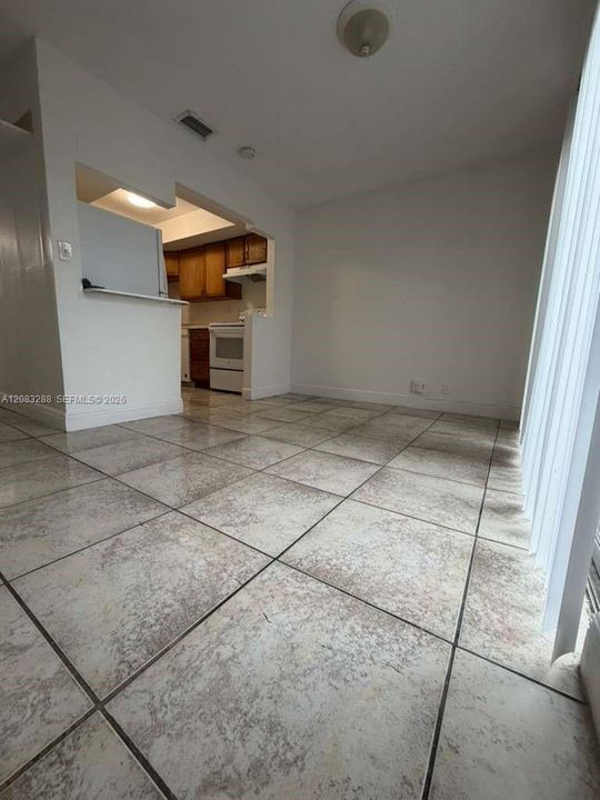 For Rent: $2,400 (3 beds, 2 baths, 1080 Square Feet)