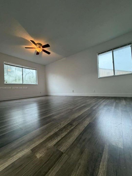 For Rent: $2,400 (3 beds, 2 baths, 1080 Square Feet)