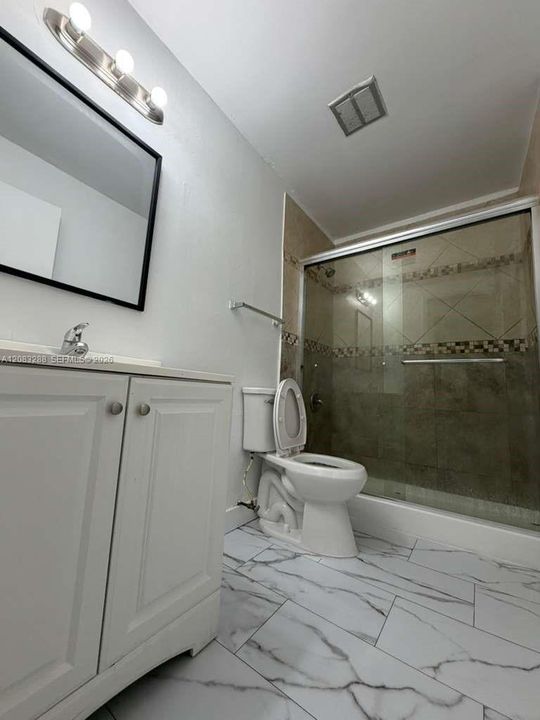 For Rent: $2,400 (3 beds, 2 baths, 1080 Square Feet)