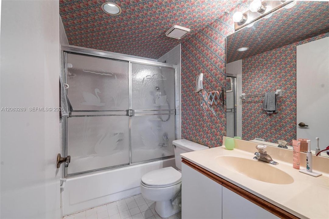 Guest Bathroom 2nd Floor