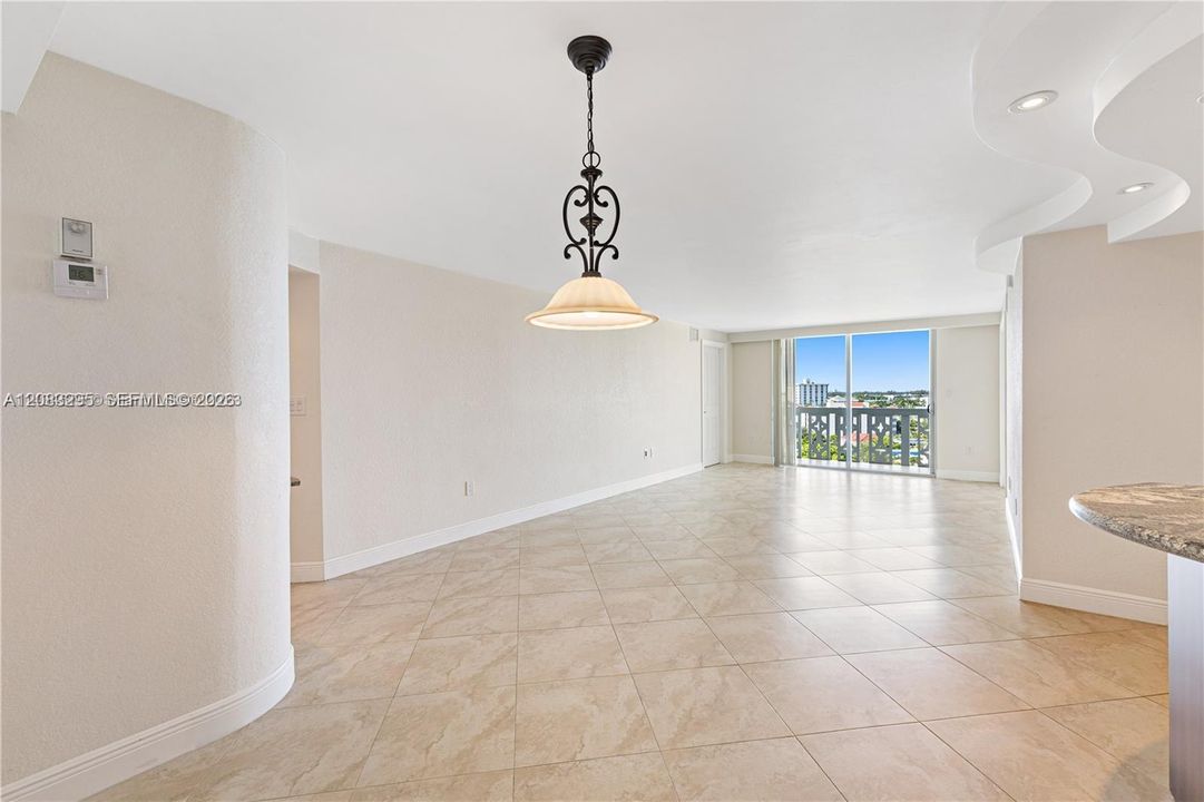 En Venta: $349,999 (2 camas, 2 baños, 1096 Pies cuadrados)
