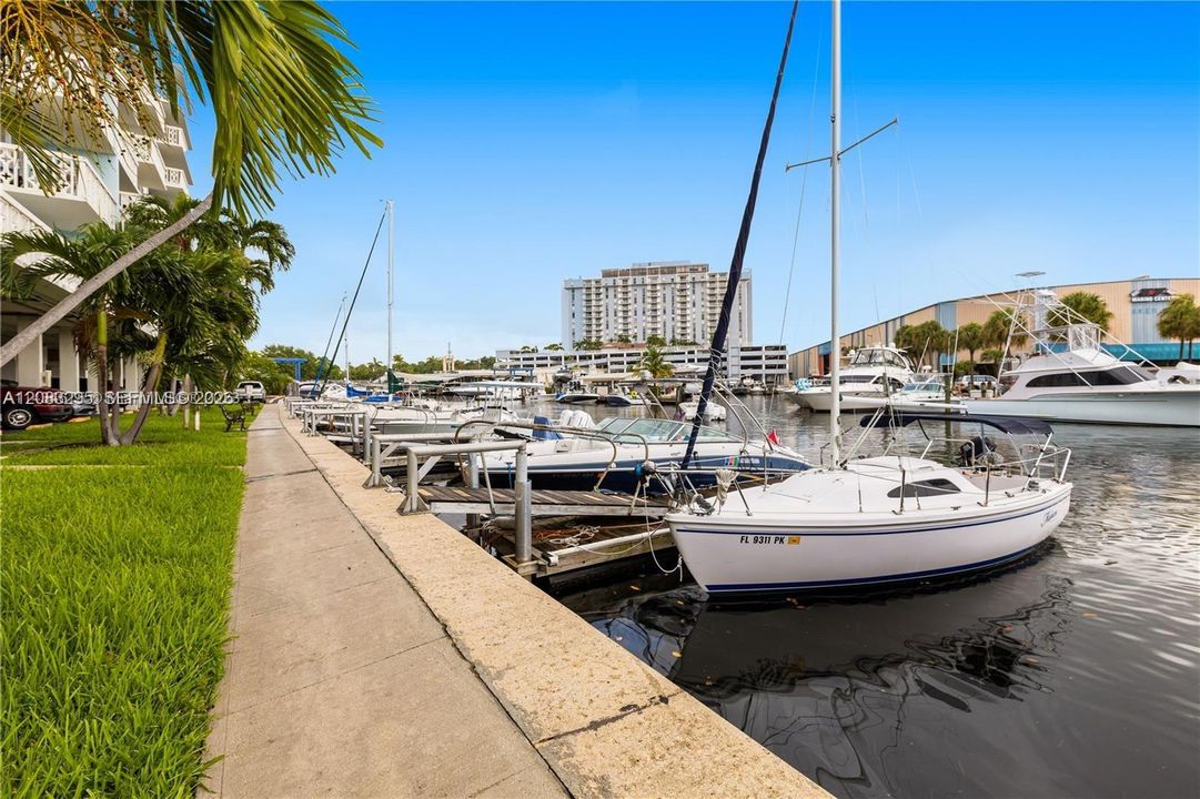 En Venta: $349,999 (2 camas, 2 baños, 1096 Pies cuadrados)