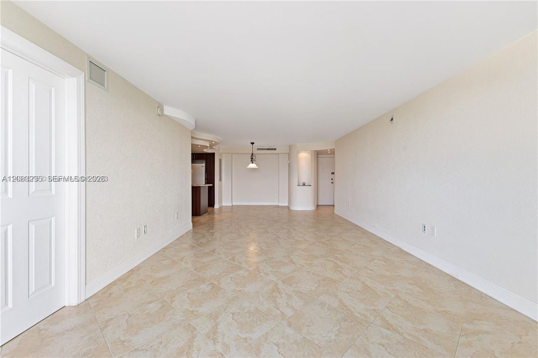 En Venta: $349,999 (2 camas, 2 baños, 1096 Pies cuadrados)