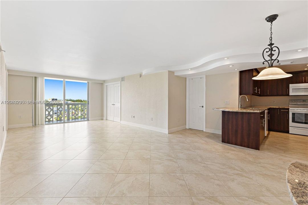 En Venta: $349,999 (2 camas, 2 baños, 1096 Pies cuadrados)