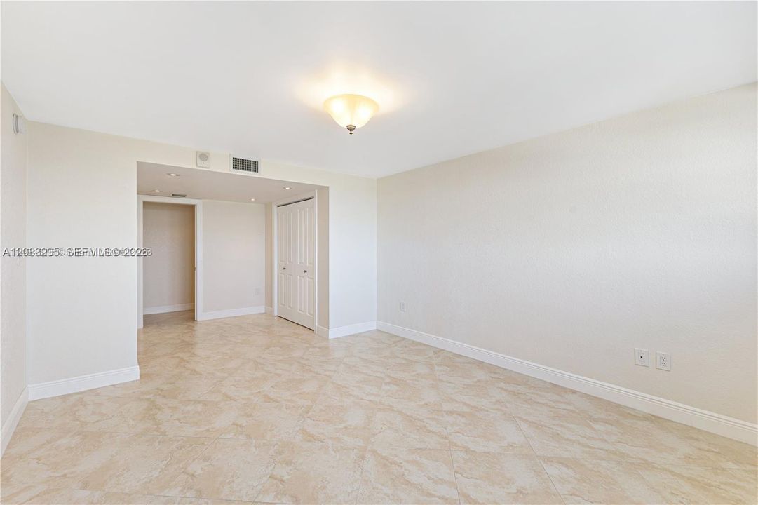 En Venta: $349,999 (2 camas, 2 baños, 1096 Pies cuadrados)
