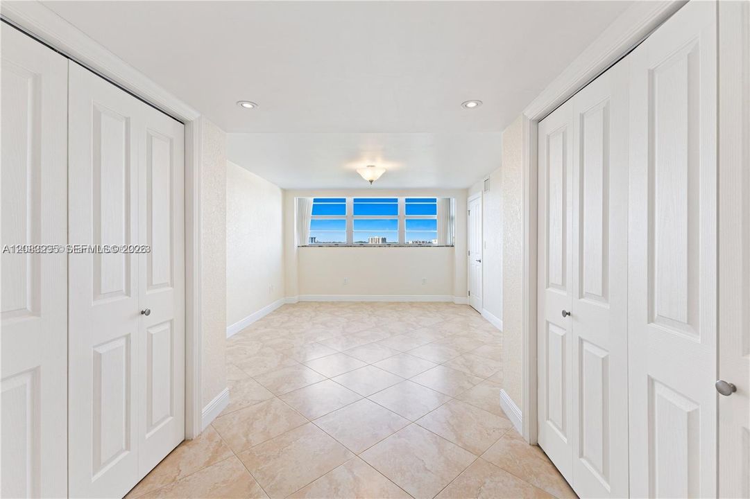 En Venta: $349,999 (2 camas, 2 baños, 1096 Pies cuadrados)