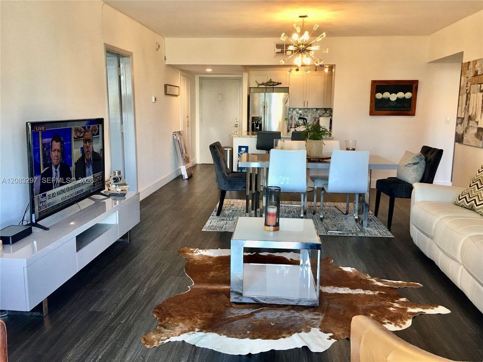 For Rent: $2,300 (2 beds, 2 baths, 1358 Square Feet)