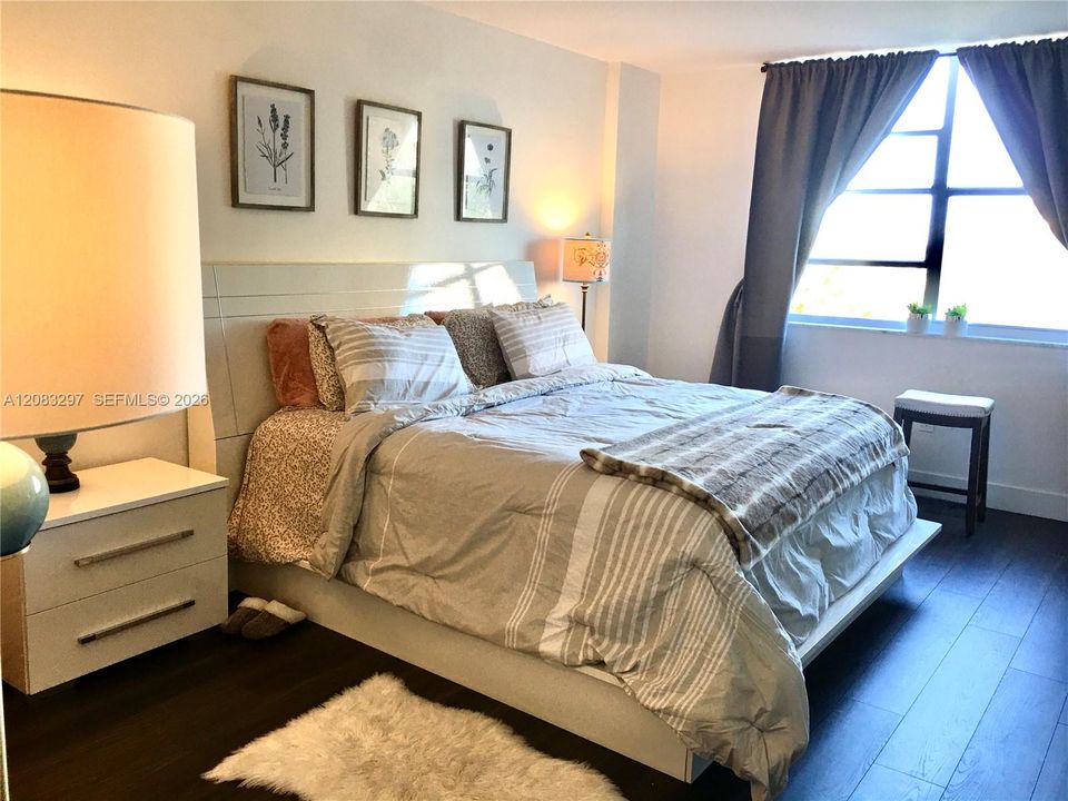For Rent: $2,300 (2 beds, 2 baths, 1358 Square Feet)