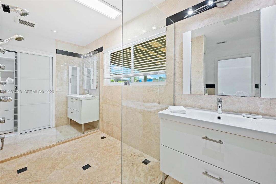 En Renta: $12,900 (3 camas, 3 baños, 2244 Pies cuadrados)