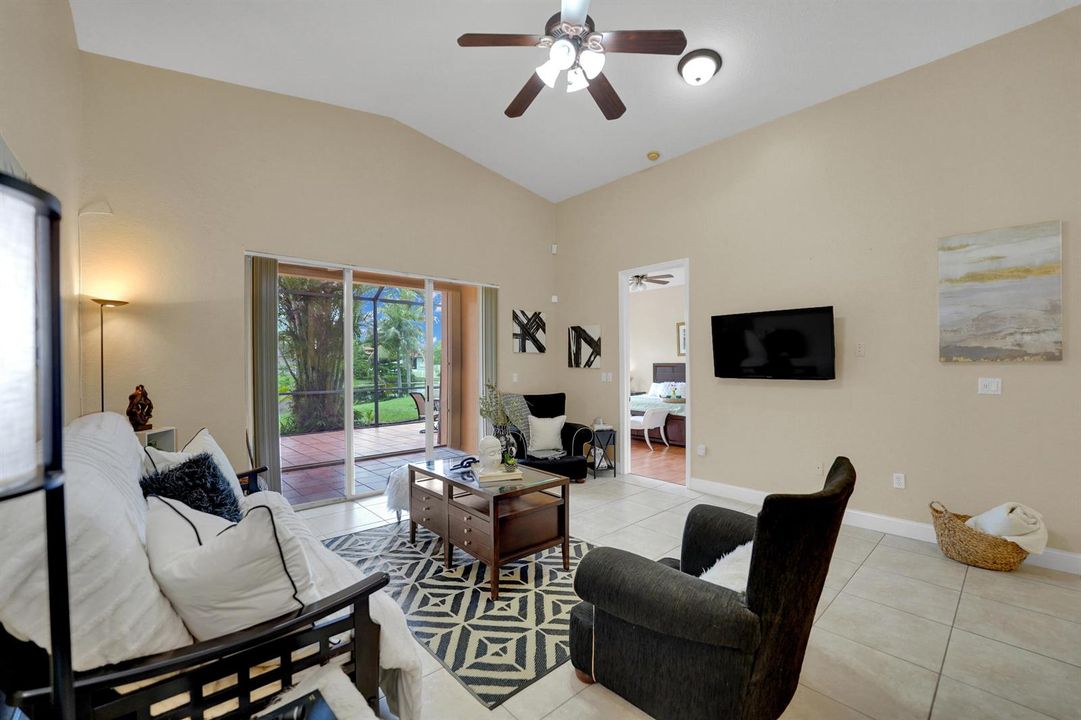 DSC07926 family room with lake view