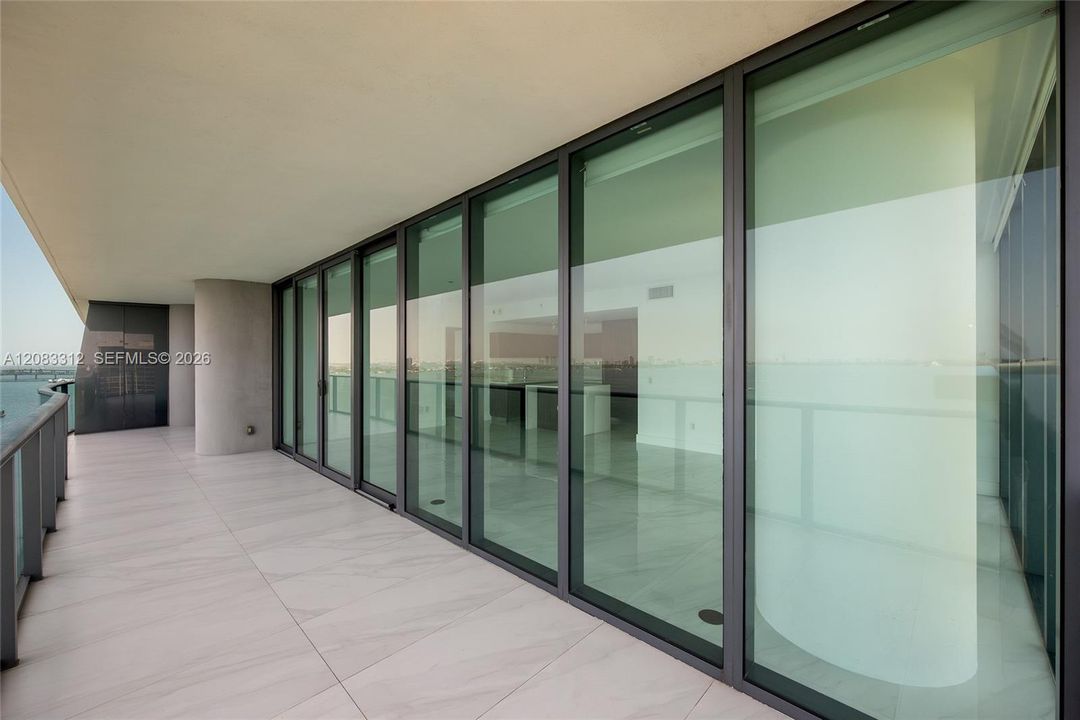 В аренду: $9,900 (3 спален, 3 ванн, 1634 Квадратных фут)