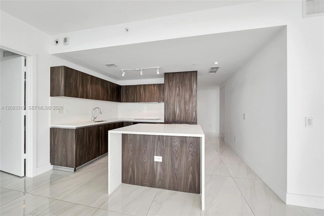В аренду: $9,900 (3 спален, 3 ванн, 1634 Квадратных фут)