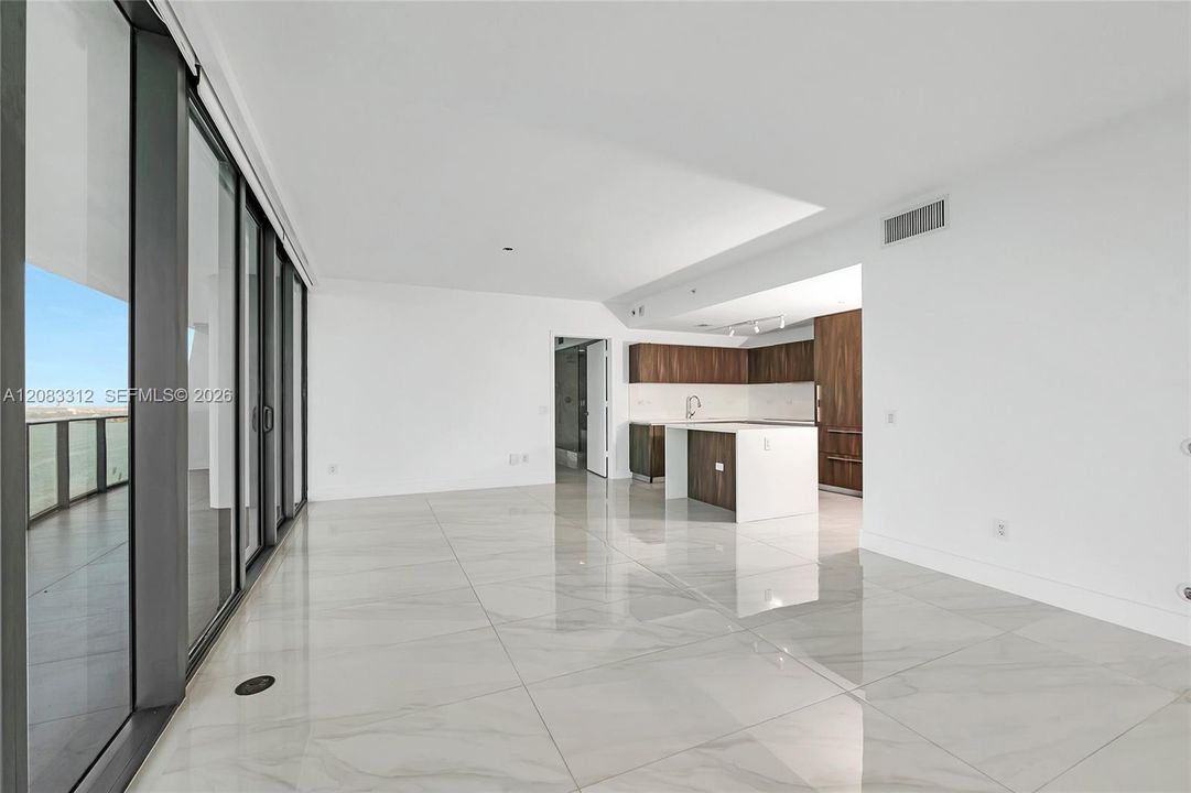 В аренду: $9,900 (3 спален, 3 ванн, 1634 Квадратных фут)