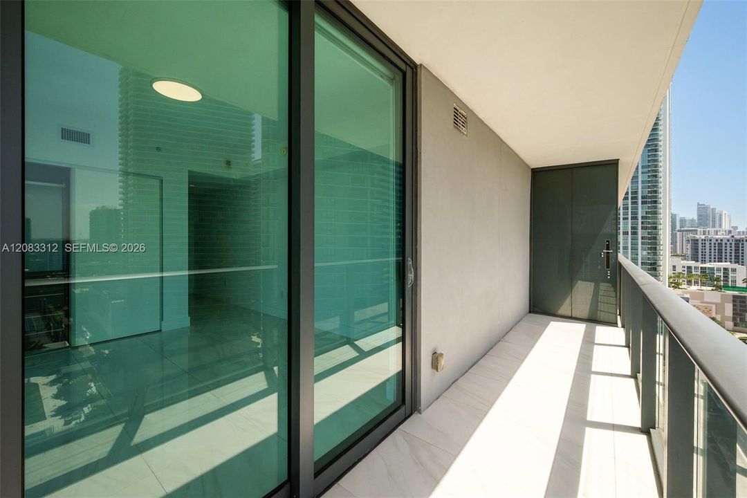 В аренду: $9,900 (3 спален, 3 ванн, 1634 Квадратных фут)