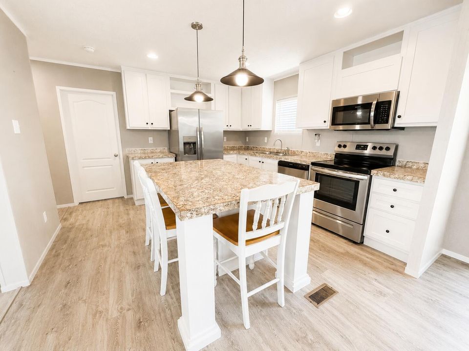 Bright Modern Farmhouse Kitchen