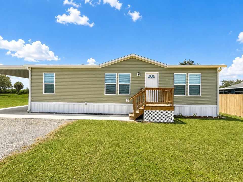 Sunny Manufactured Home with Porch