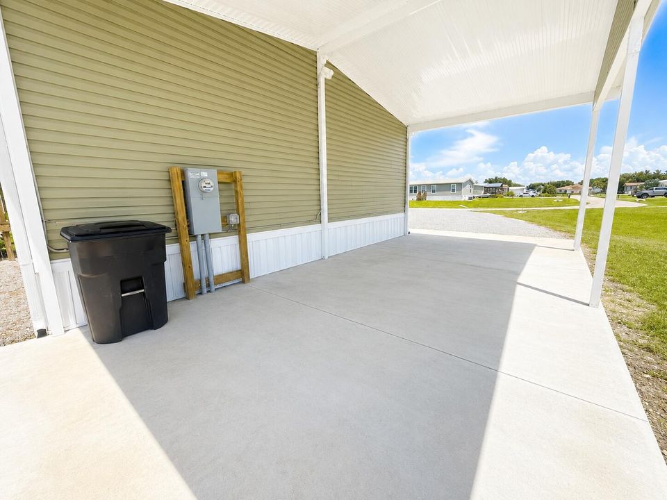 Sunlit Manufactured Home Carport