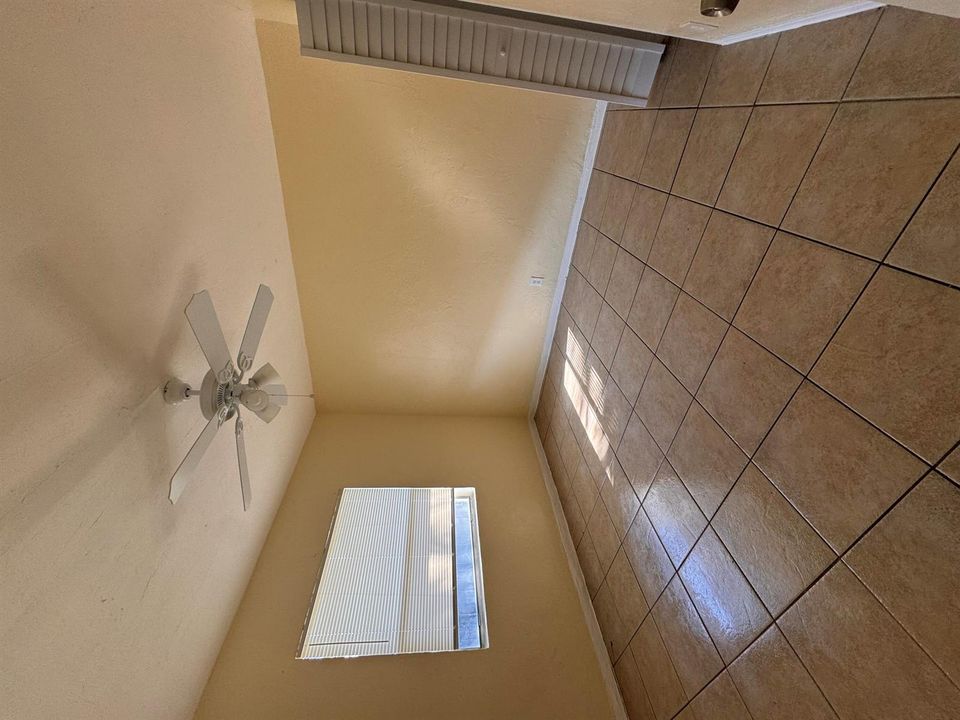 825-6 bedroom