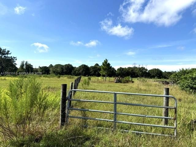 待售: $199,500 (9.89 acres)