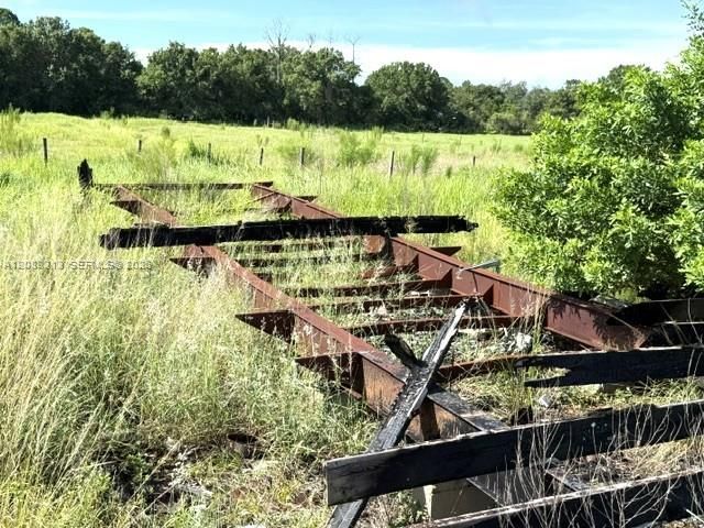 待售: $199,500 (9.89 acres)