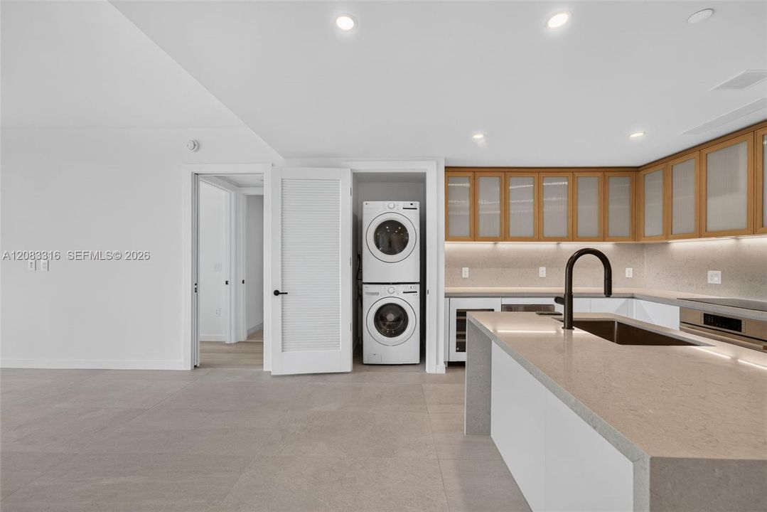 For Rent: $8,900 (2 beds, 2 baths, 1189 Square Feet)