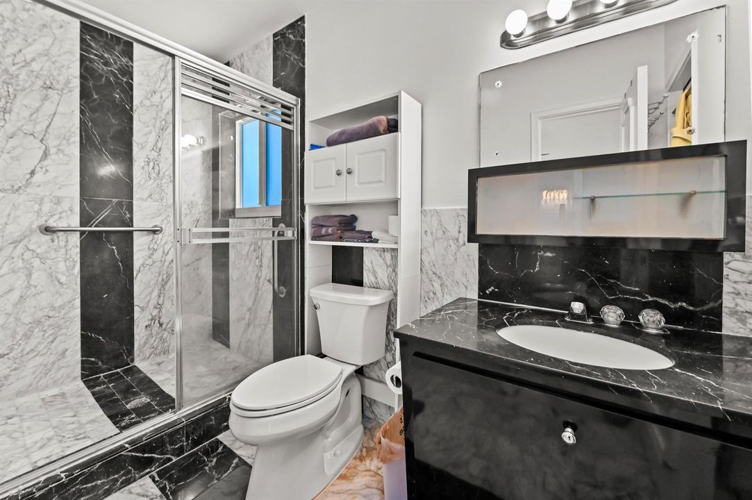 35 Bathroom 01